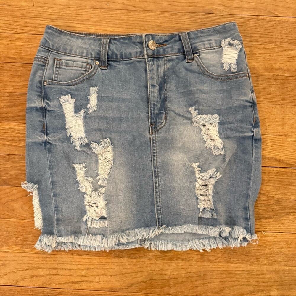 Wax Jean medium wash distressed mini skirt juniors size medium
b17